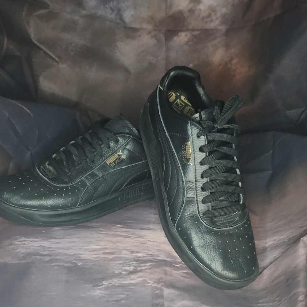 Puma Men's Black and Gold Sneakers